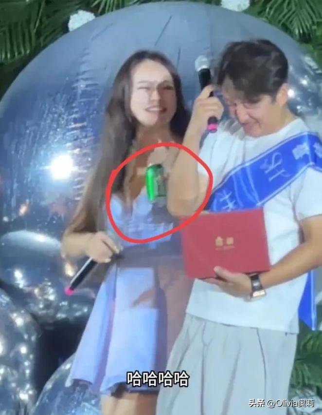 邹市明夫妇婚宴趣事：冉莹颖豪爽吹瓶，拳王尴尬捂脸