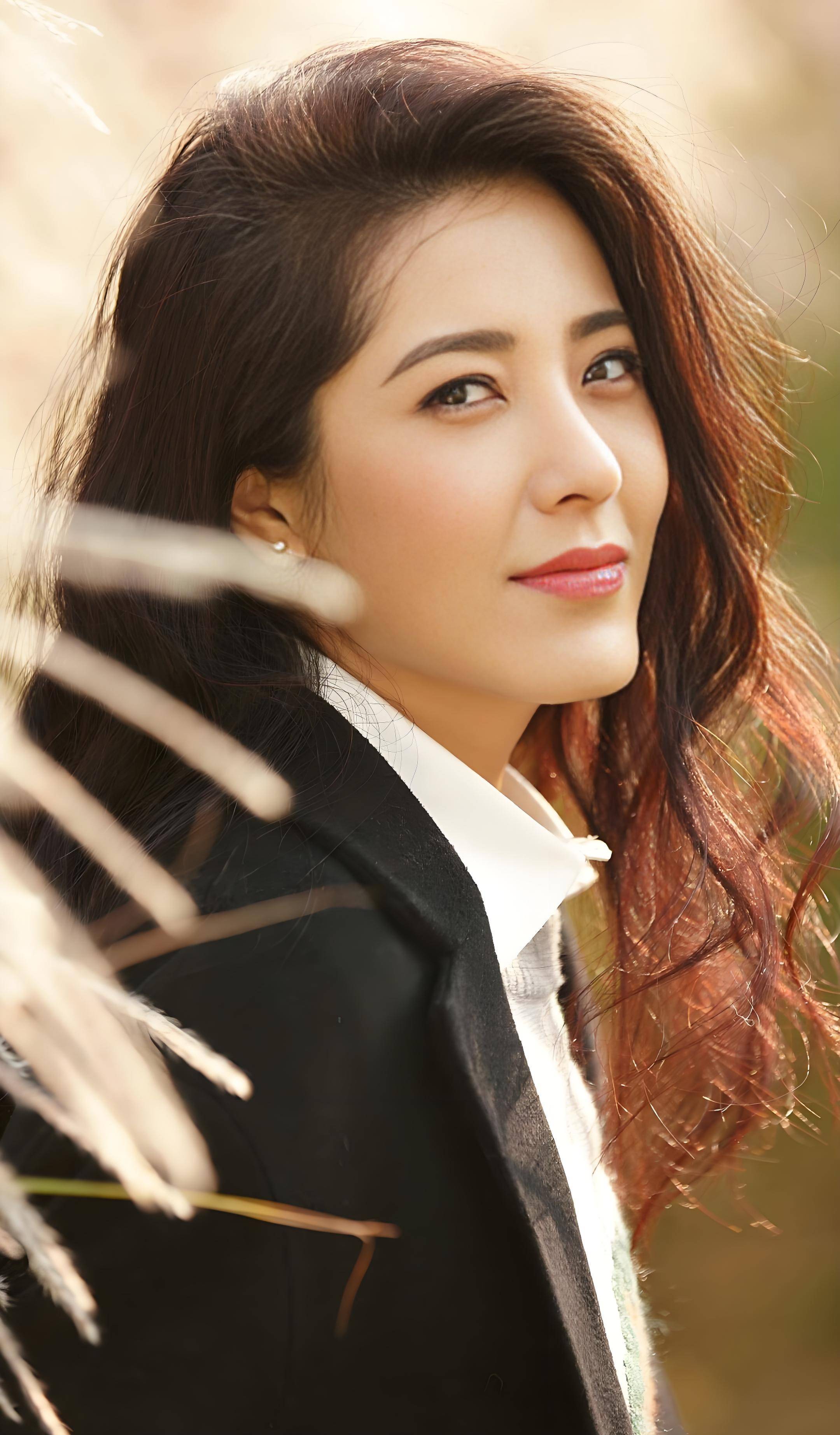 靠美貌"征服"众多男人,现今48岁仍未婚