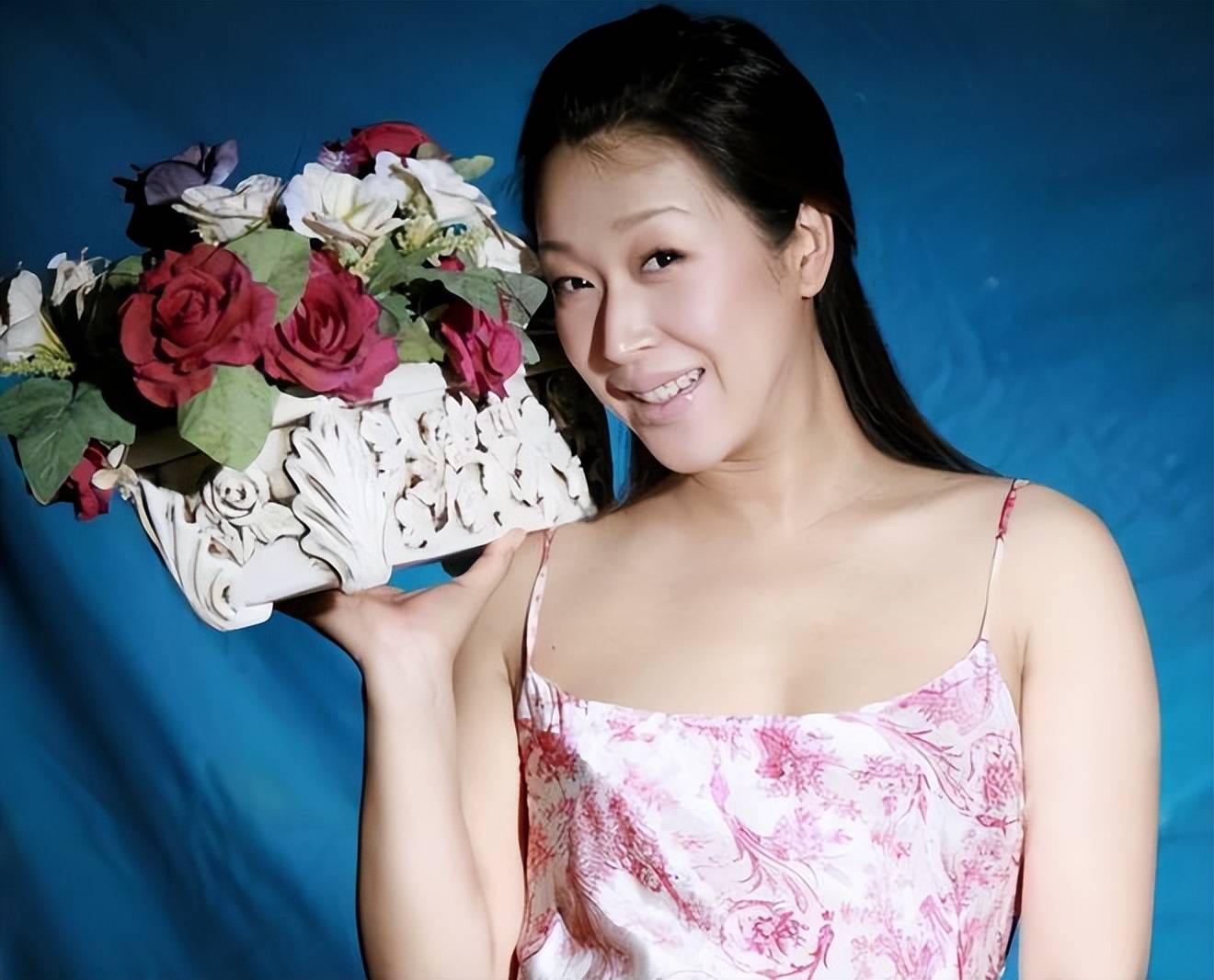 歌手孙悦,嫁大9岁10亿富豪生娃,儿子像极妈妈堪称人生赢家