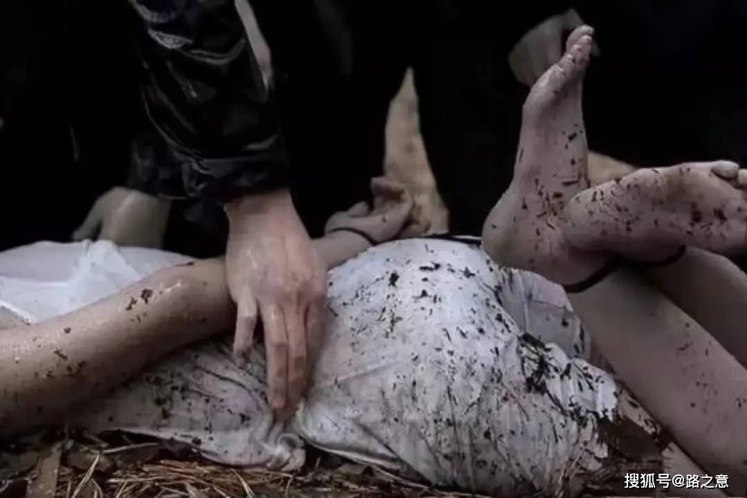 公安局刑警大队大队长王建中带着人员赶到现场,打捞后发现是一具女尸