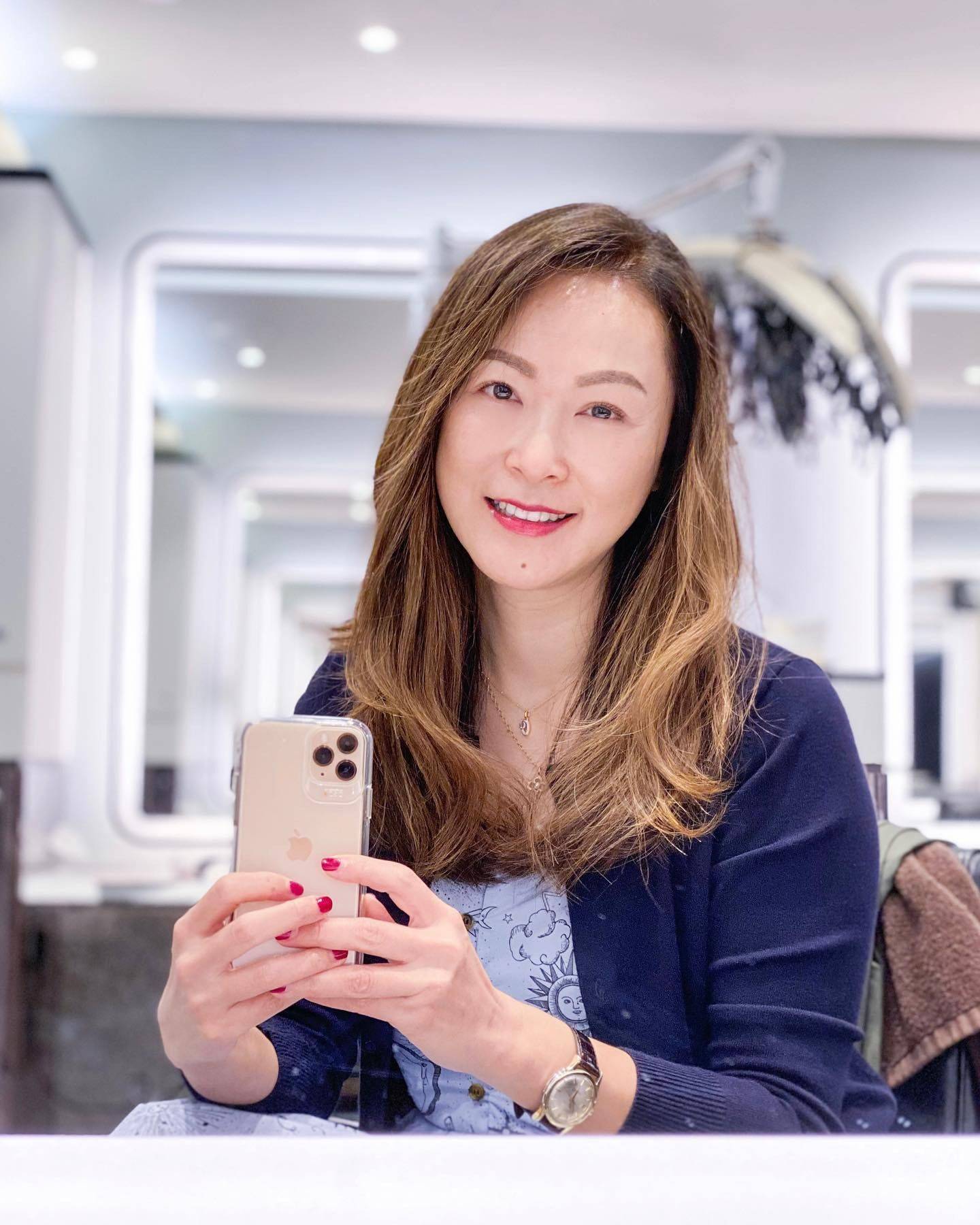 童爱玲台风前送儿子返英 22岁初恋之子身高超190cm