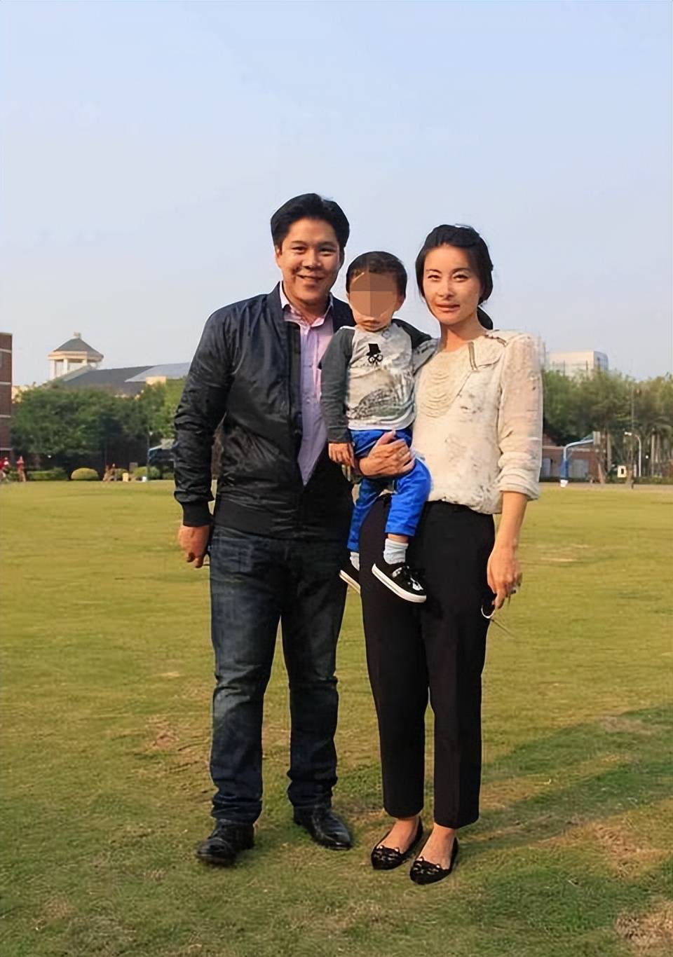 直到看完郭晶晶的最新动态后,才知道,霍启刚为何会被"忽视"!