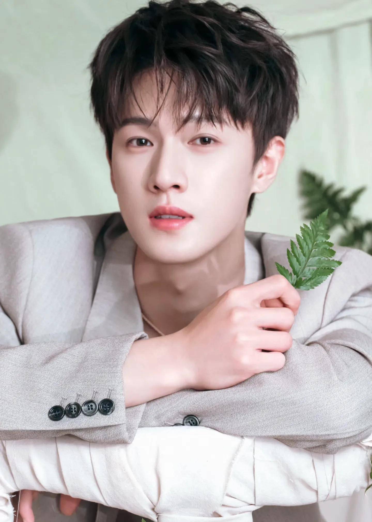 原创九位95后男明星颜值与实力兼具帅爆了有你喜欢的吗