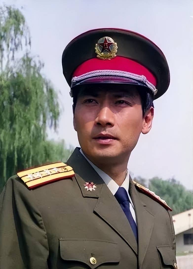 陆剑民:一段感情一辈子,撮合父母复婚后,激动的热泪盈眶