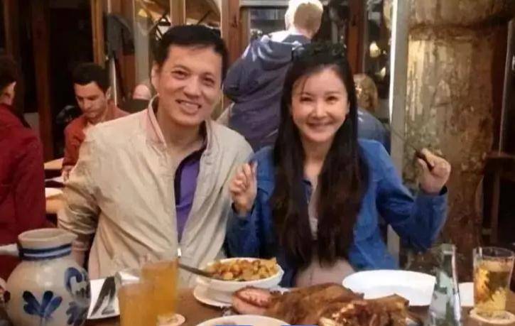 自爆离婚不到十天,再看"恋爱脑"孙菲菲的处境,杨幂全说对了