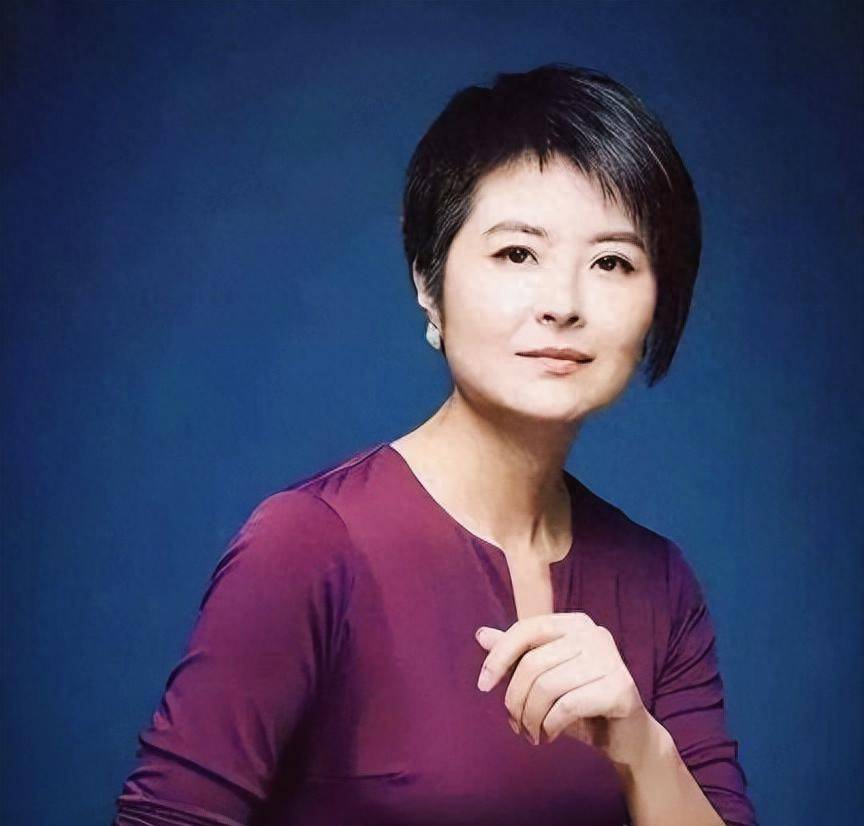 张泉灵:曾是央视一枝花,低调嫁大18岁李铁为妻,现在生活怎么样