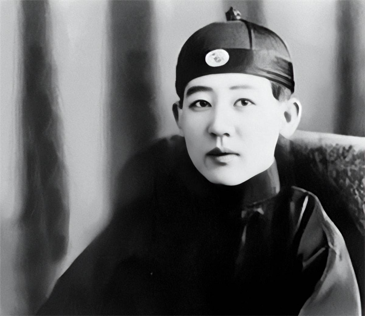 川岛芳子人间美物?抓捕她的军统特工披露:全身针孔,老婆子相