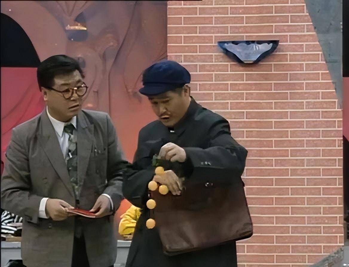 当年赵本山范伟为什么闹掰?一个想收徒,一个想出师