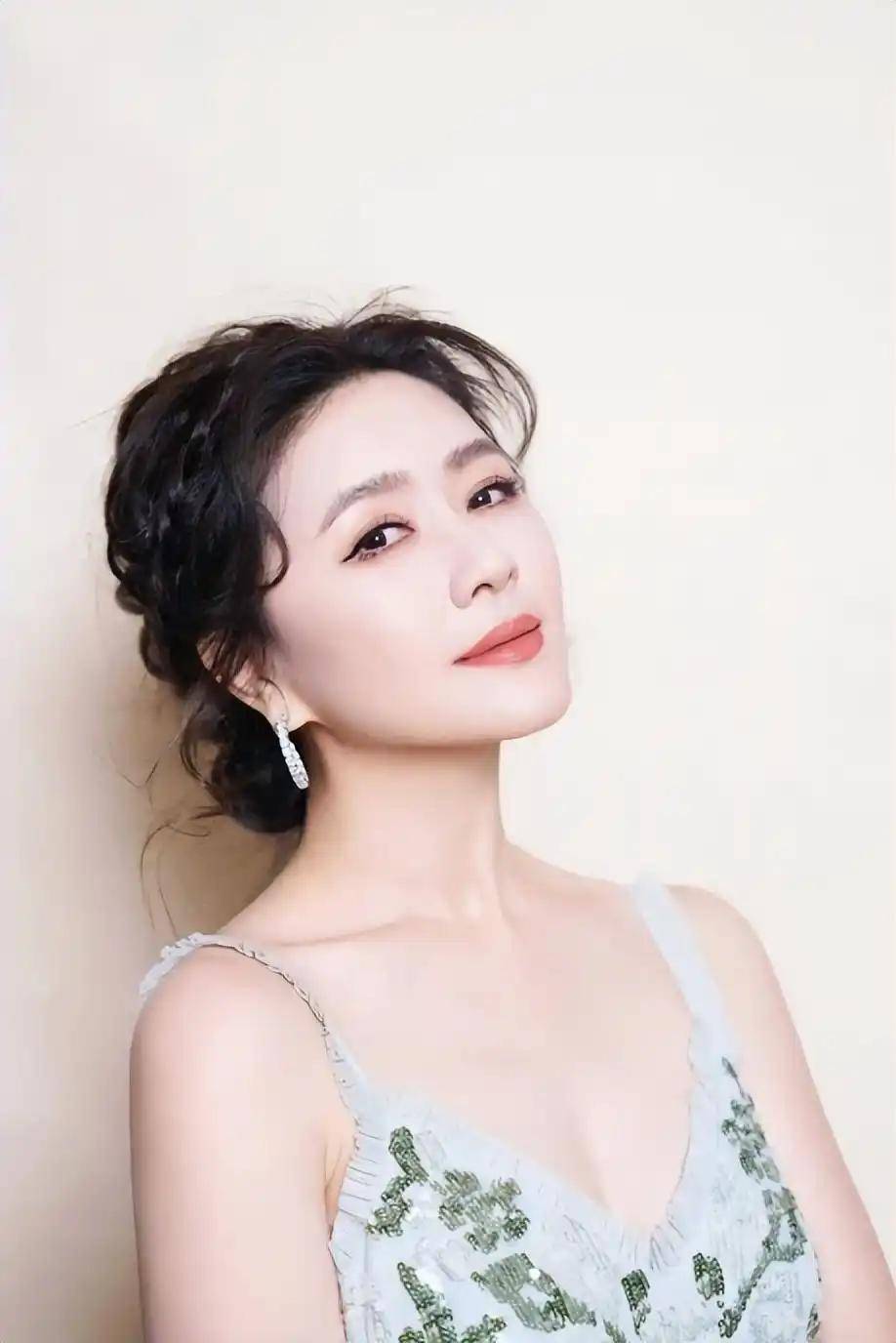 "资本女大佬"田海蓉:31岁嫁富豪,丈夫狱中离世,如今怎样了?