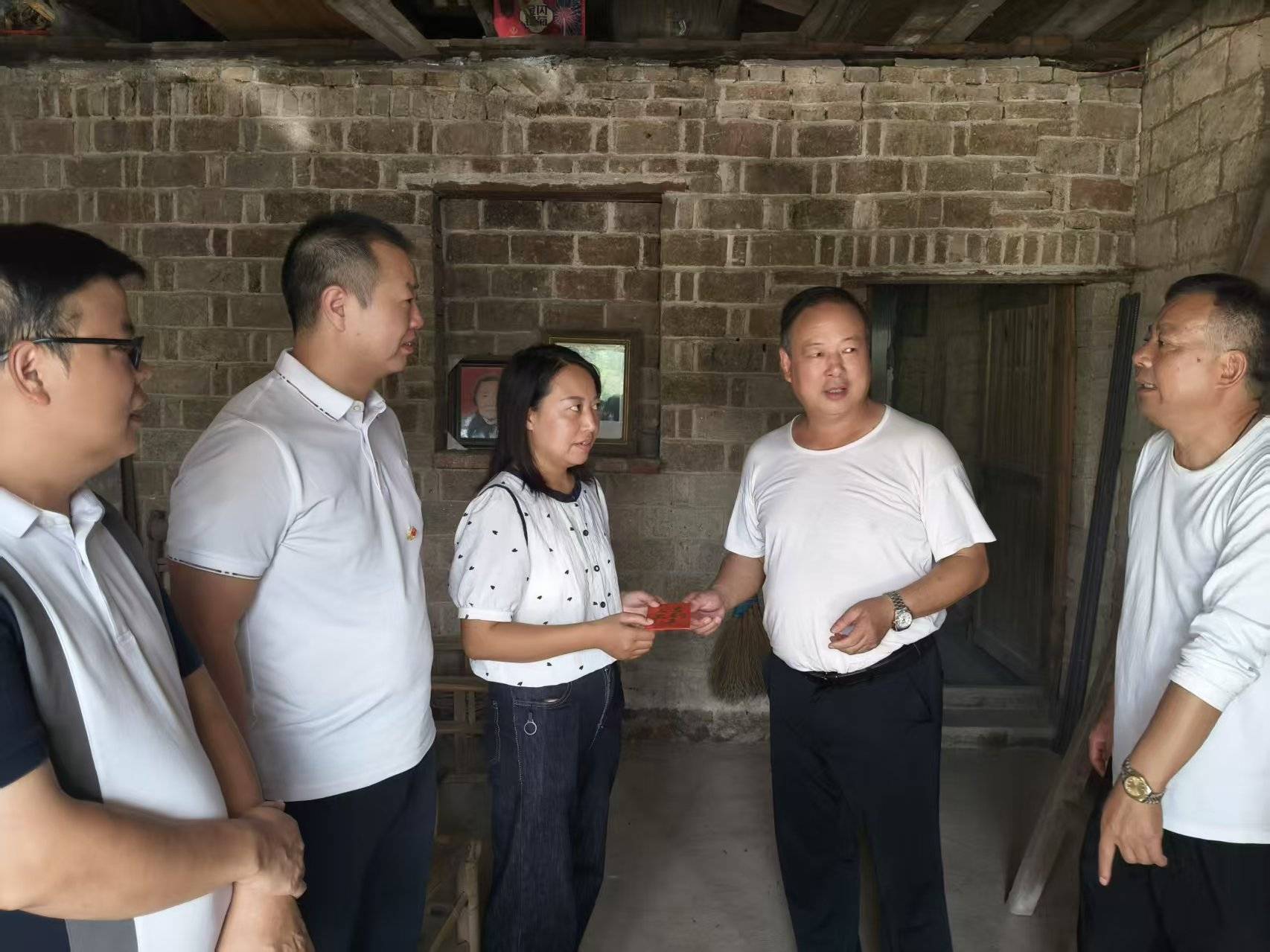 新化县同心商会党支部赴游家镇开展慰问活动