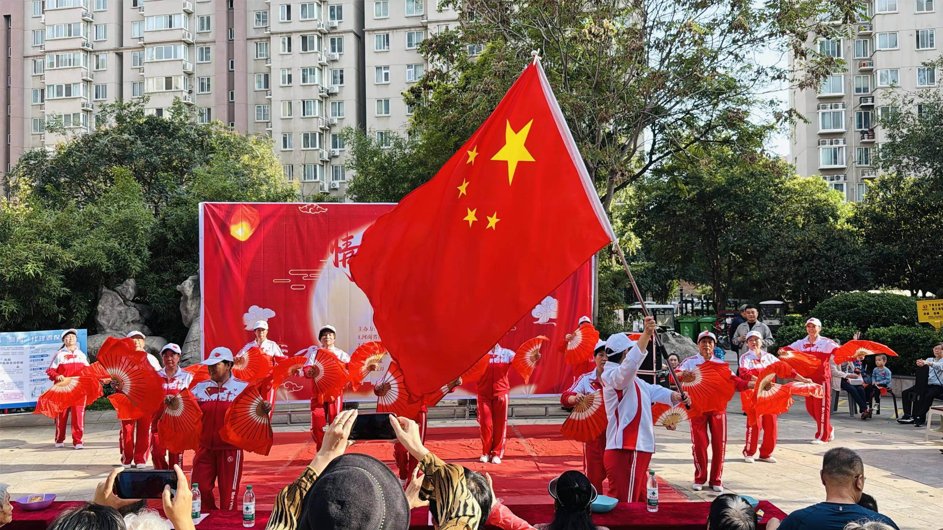 "情满中秋,喜迎国庆"!焦作万联世纪城合家安物业举办迎双节联欢会!