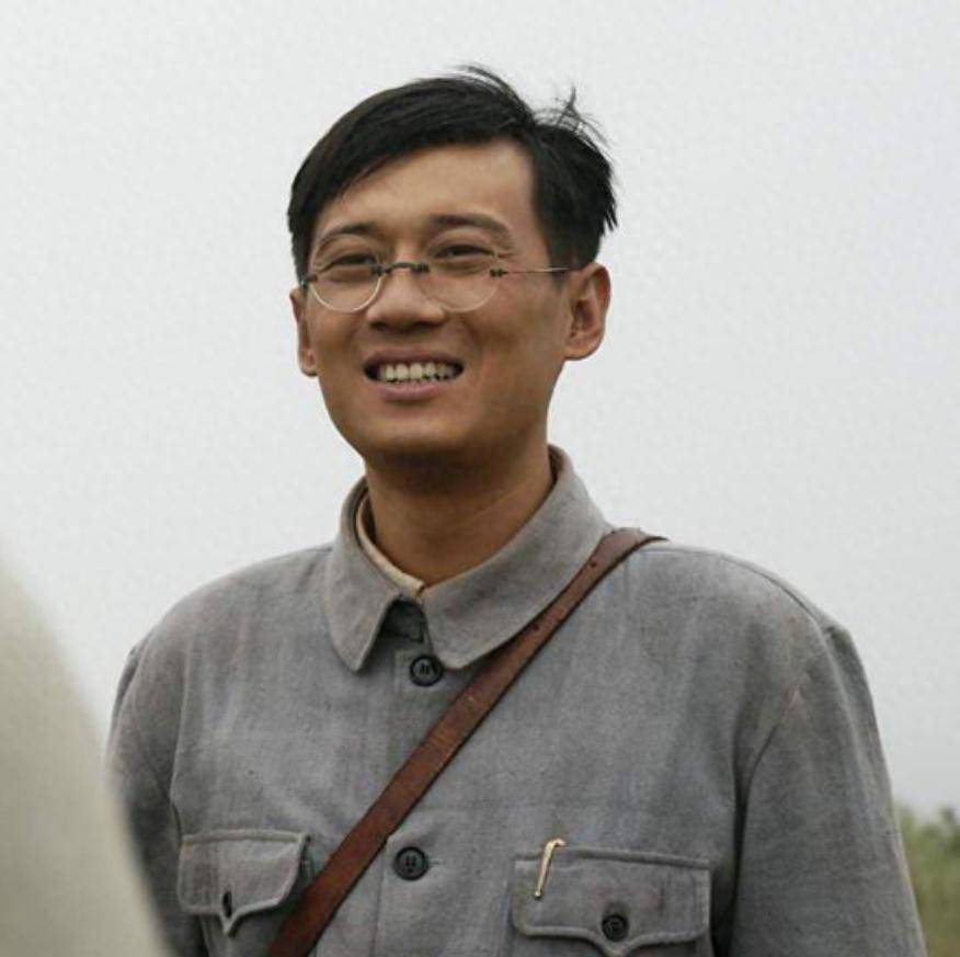 徐洪浩:比妻子大10岁,家里家外都被妻子领导,风光背后有眼泪