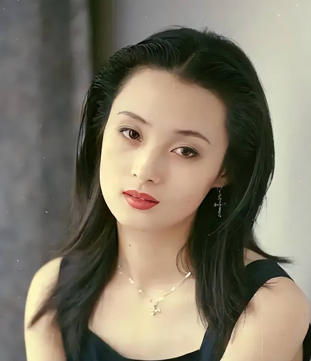 要知道当时蒋勤勤刚刚来到台湾发展,当时她的势头正盛,有着"最水灵"