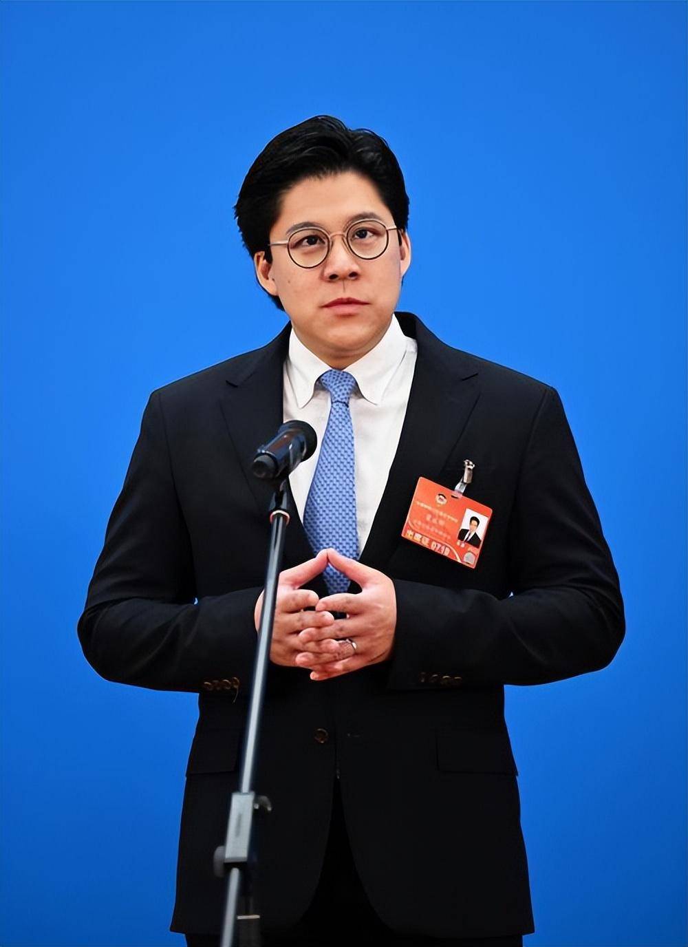 霍启刚现在的慌张,实则揭开与郭晶晶婚姻的真相,怪不得那么恩爱