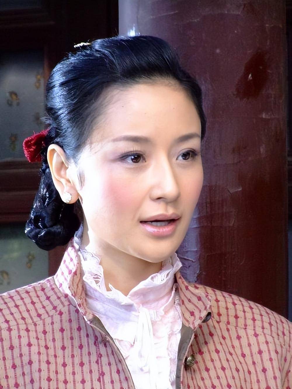 前夫是王学兵,3年婚姻无儿无女,离婚10年单身也幸福