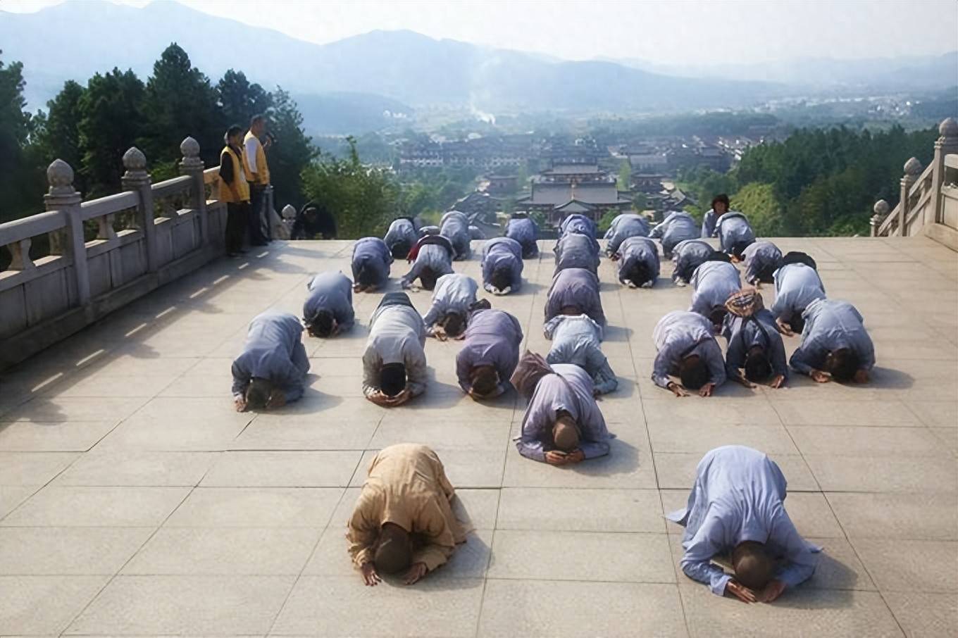 天朝的臣民是如何一步一步跪下的?跪拜的历史
