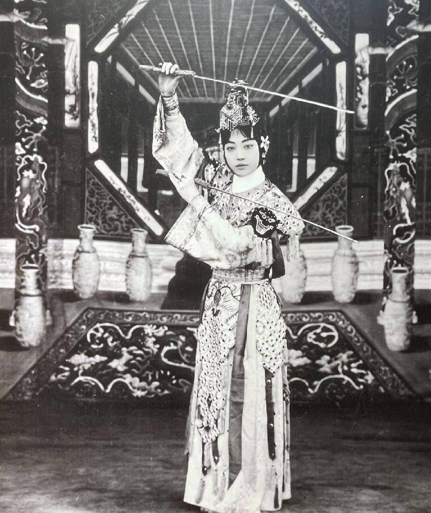 1961年梅兰芳葬礼现场:宛如沉睡,遗容安详,特批用沉香木棺材