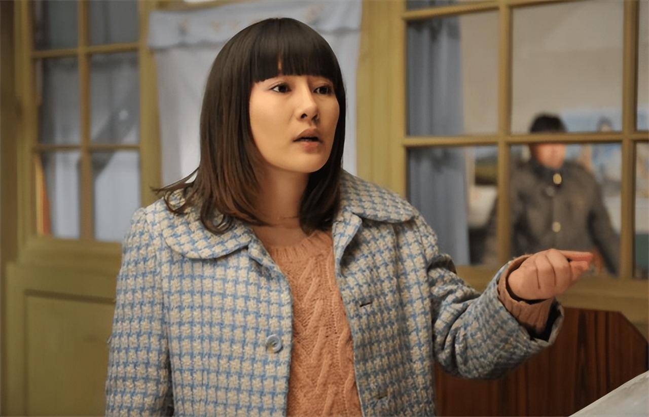 女演员袁茵现状:嫁大20岁侯耀文后婚内不忠诚,今55岁与女儿像姐妹