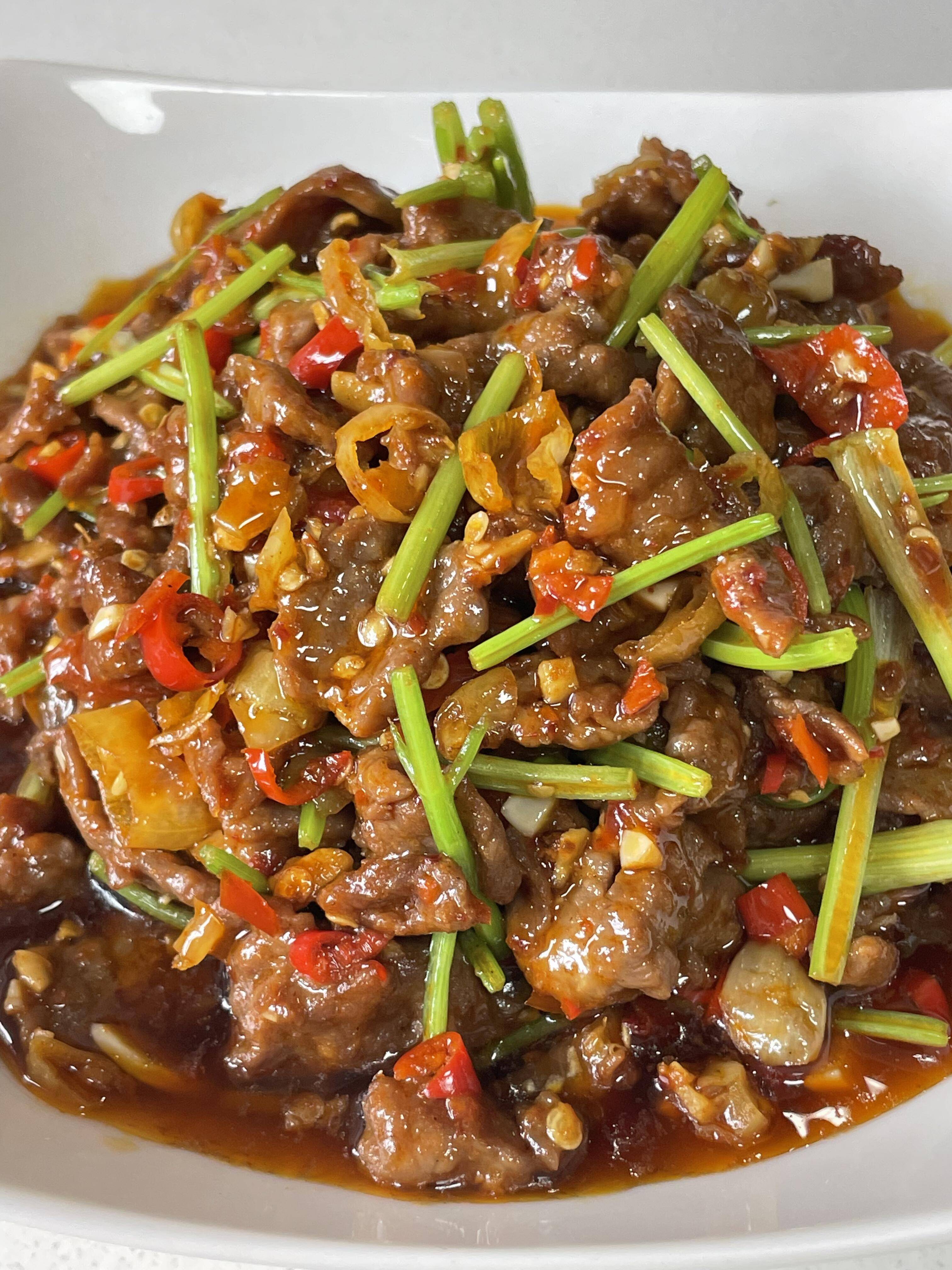 小炒黄牛肉:家常美味,一口米饭的完美搭档