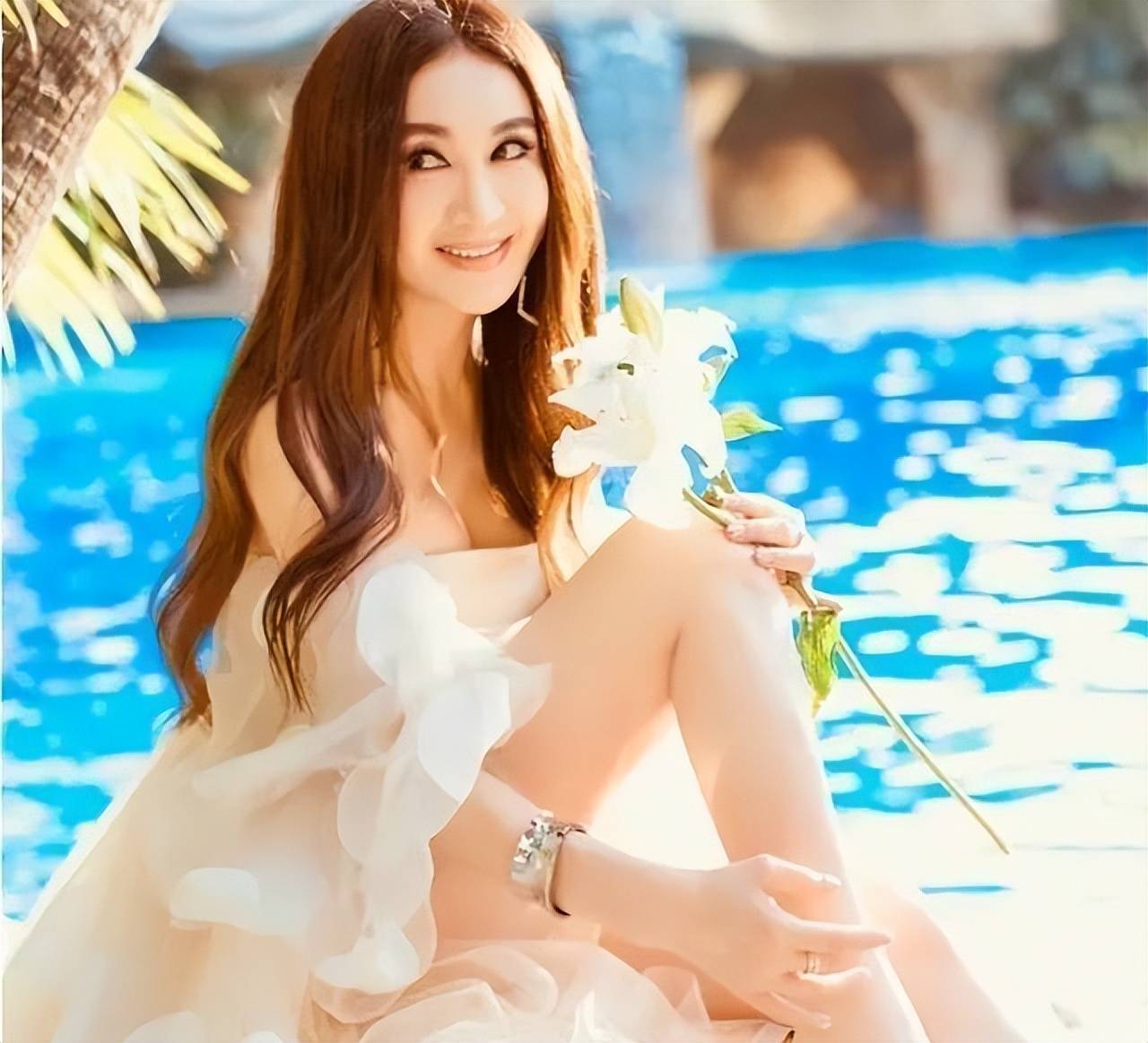 温碧霞为艺术献身16次,染指男星无数,被誉为港版顶级苍老师