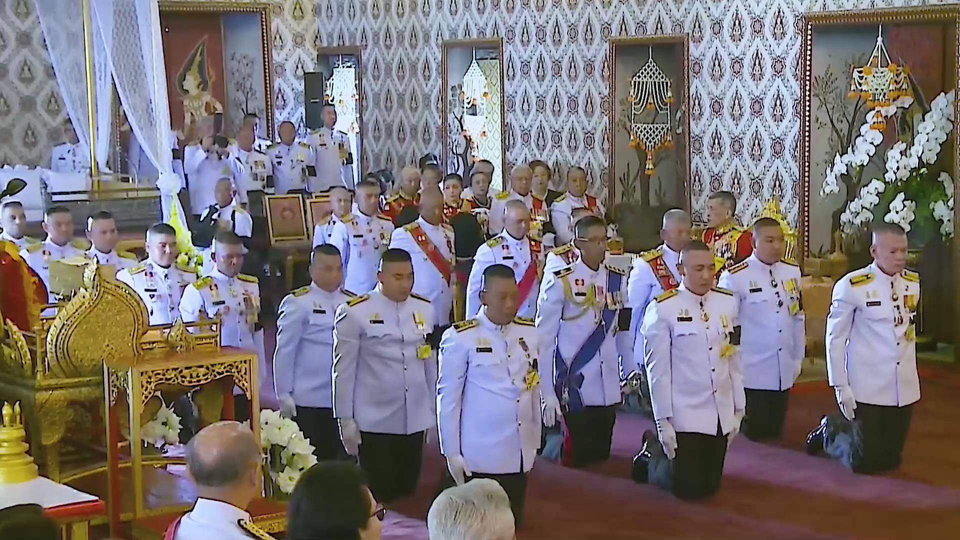 泰国"奇葩"的匍匐跪拜礼为何还不废除?