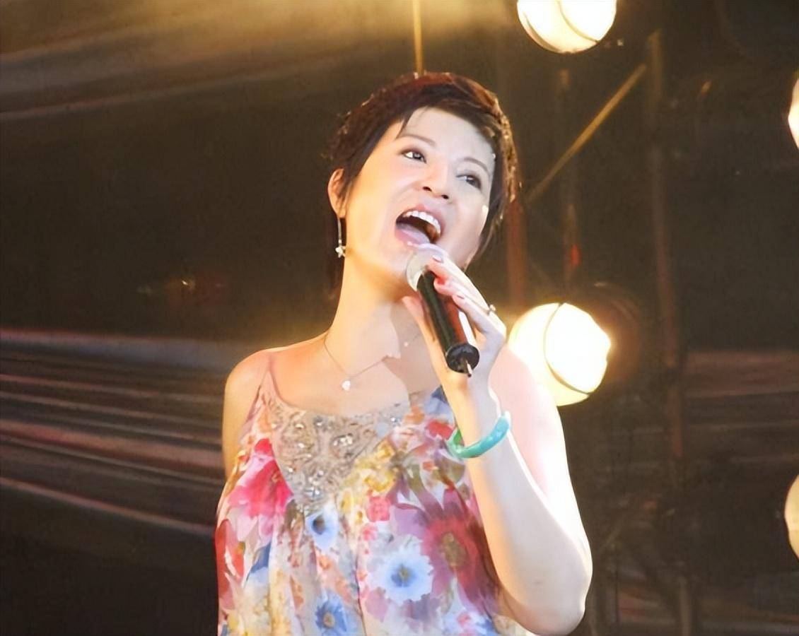 歌手杭天琪,47岁高龄为小丈夫生孩子,是她很幸福的决定