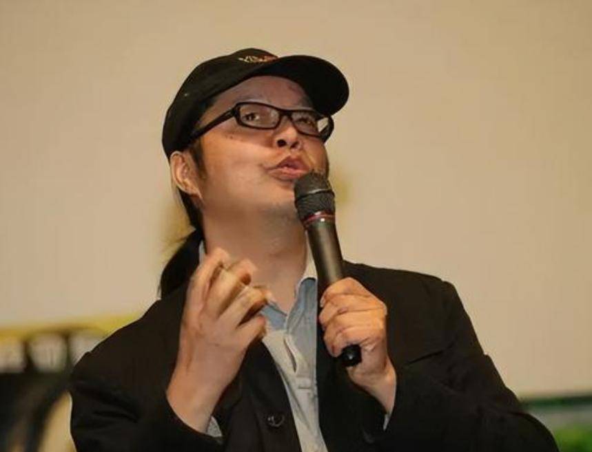 14岁那年,她在朋友去电影厂附近玩,偶然遇到了导演章家瑞