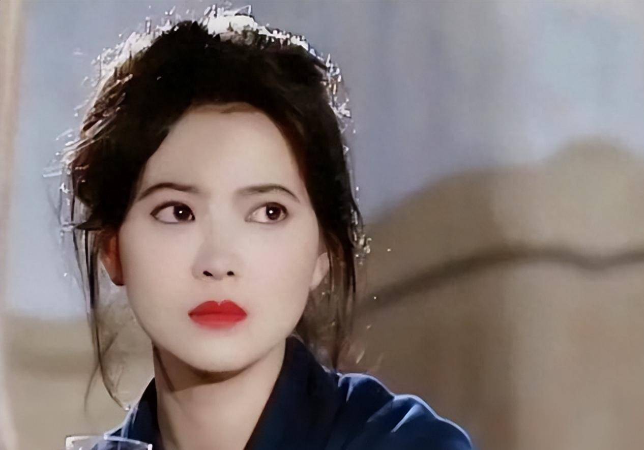 1992年,周慧敏跟蓝洁瑛的一张合照,为何令人唏嘘?