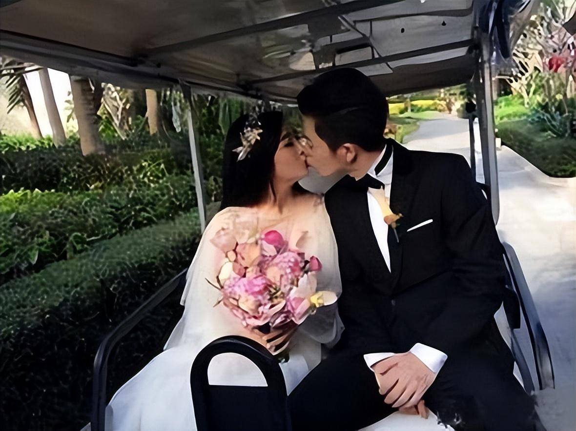 她青春靓丽,还没毕业就嫁给大12岁男演员,连生两儿子为爱息影