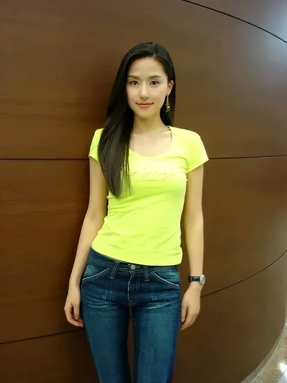 她是曾经韩剧女神,曾拒绝李相烨与朱镇模,为爱选择平凡男友