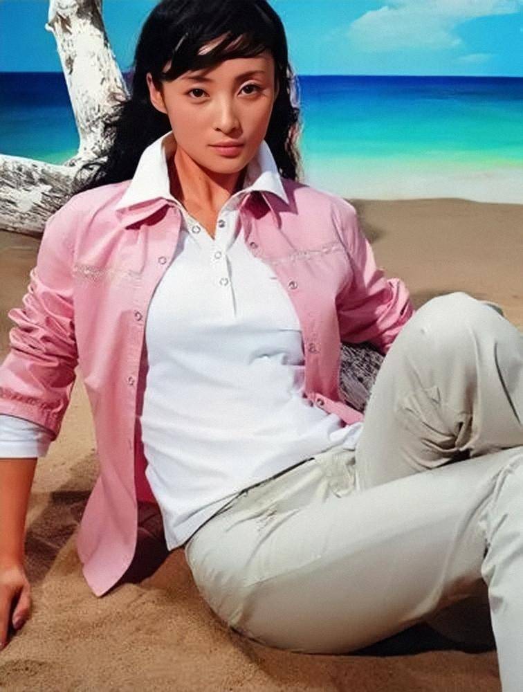 蒋勤勤:17岁出道,事业巅峰期嫁陈建斌,风光背后也是有泪水