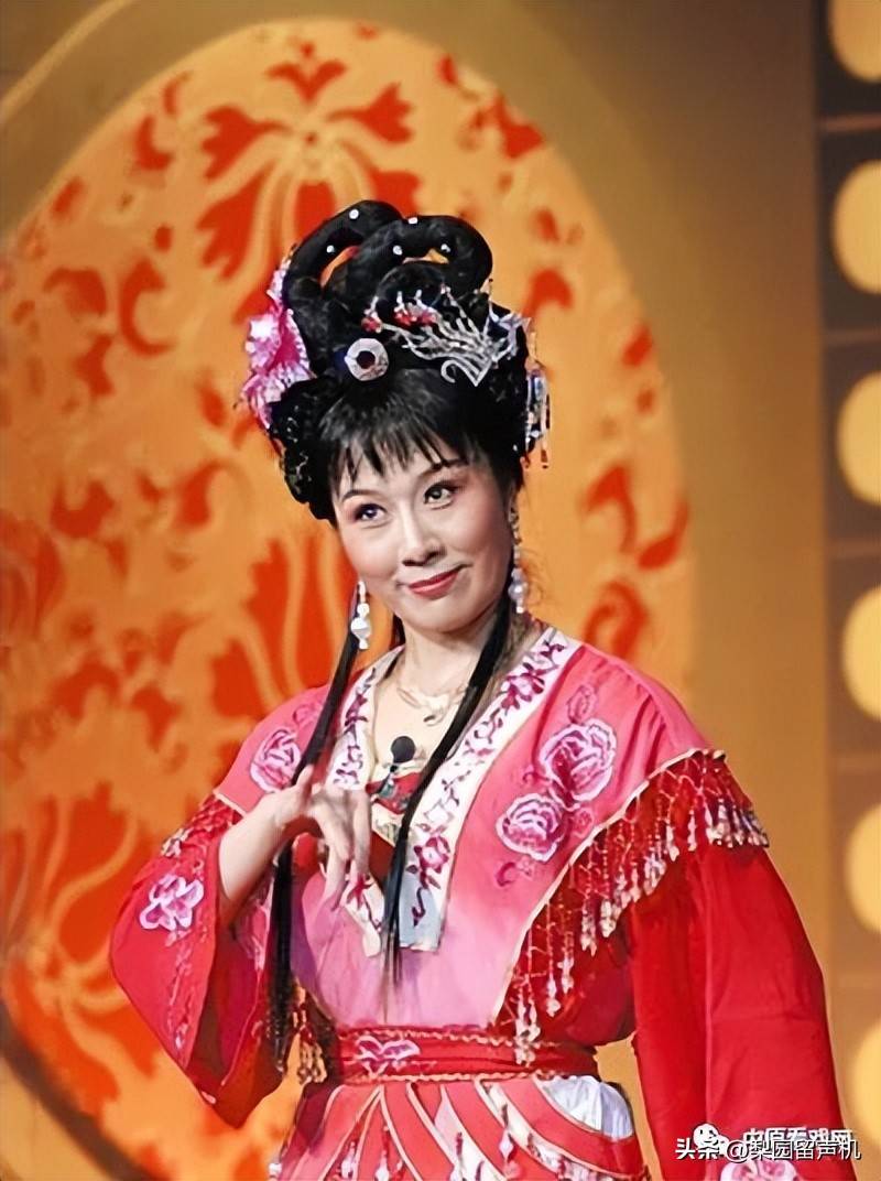 23岁汪荃珍险被换角,一碗烩面救了她!香港演出一鸣惊人