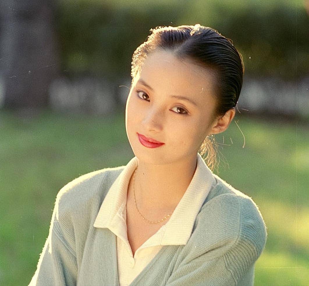 蒋勤勤:17岁出道,事业巅峰期嫁陈建斌,风光背后也是有泪水