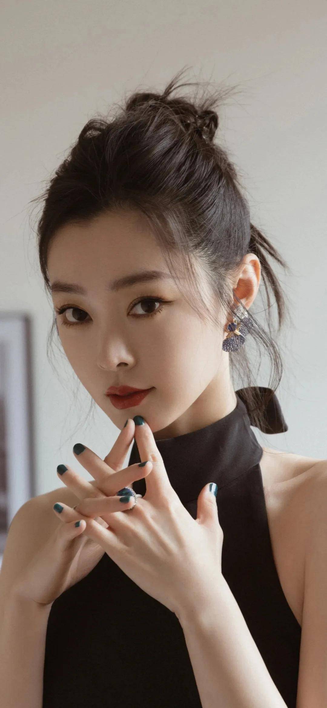 宋轶:风华绝代,笑靥迷人,演绎完美身形的不朽传说