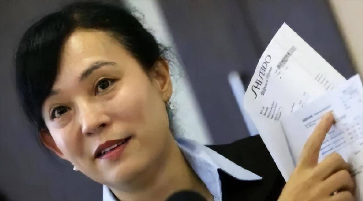 14岁翁静晶恋上44岁男星,55岁寡妇再嫁豪门,到底经历了什么?