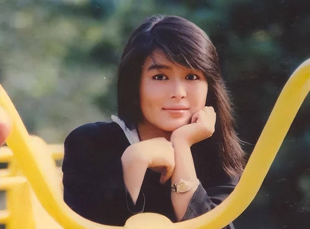 女神演员陈加玲:因太好看被迫拍风月片,隐退后52岁时成富婆