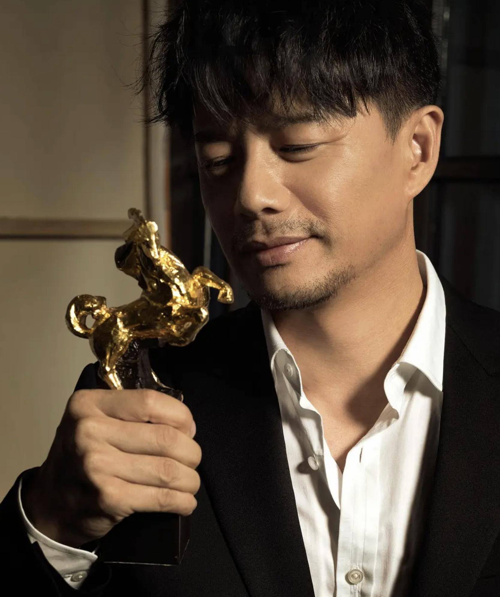 段奕宏:娶了日籍师妹为妻,结婚11年无绯闻,活成人生赢家