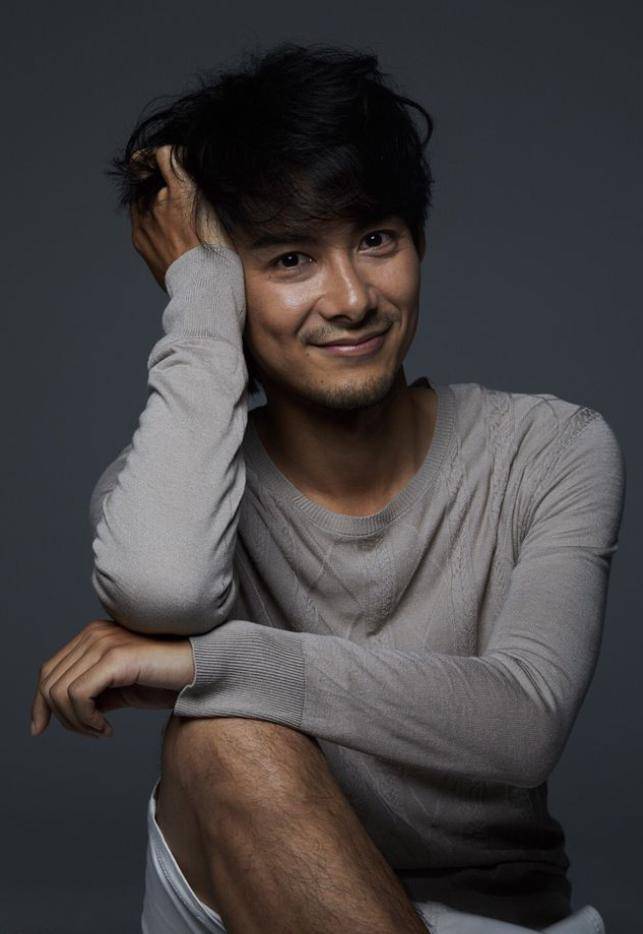 "美少年"柏原崇:47岁清瘦不油腻,和女友交往13年不结婚