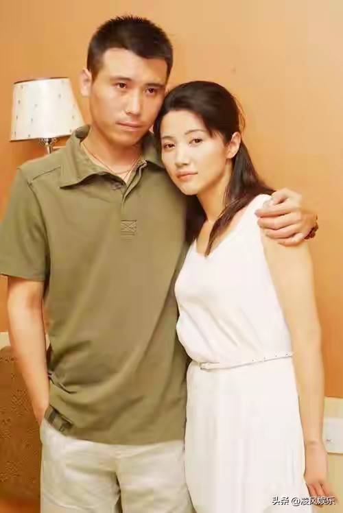 李乃文没想到,传了20年绯闻女友的颜丙燕,终于官宣喜讯还他清白