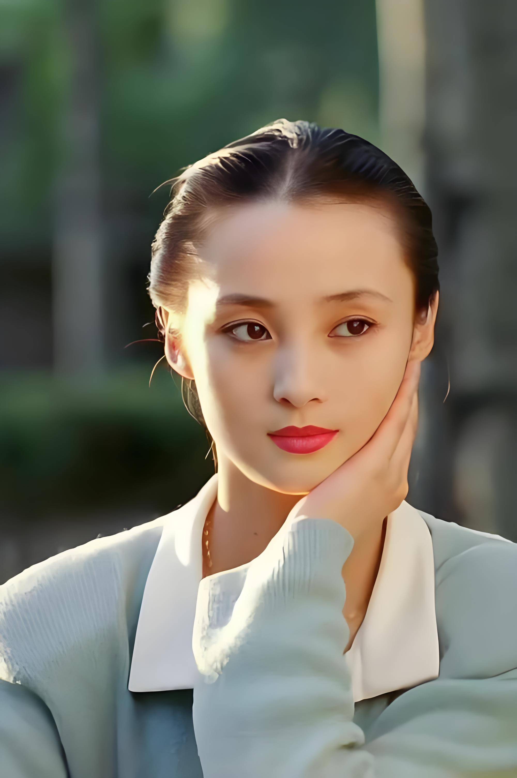 他是蒋勤勤前男友,人帅戏好并娶了圈外妻生子,现在儿子比他更帅