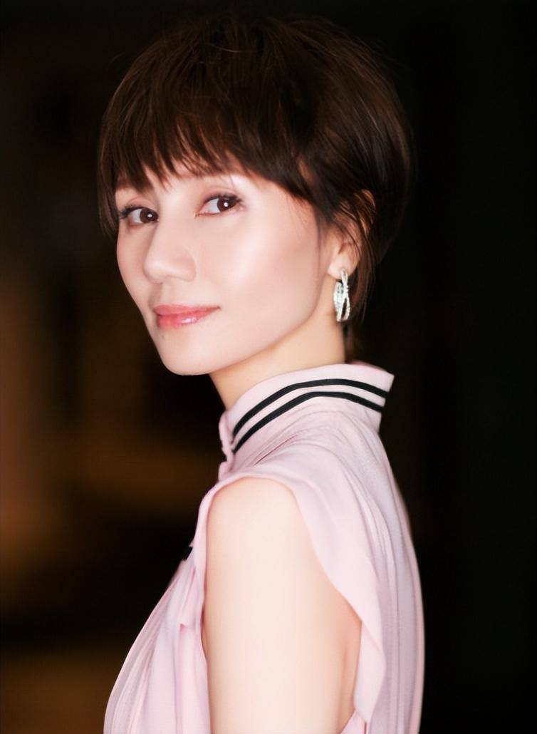 袁泉:身上6根钢钉1根钢条,也无法阻挡她对演戏的热情