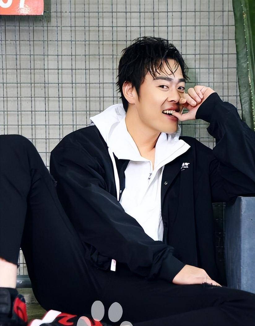 拍戏被炸双目失明,患抑郁症两度轻生,"魏和尚"张桐现状如何?