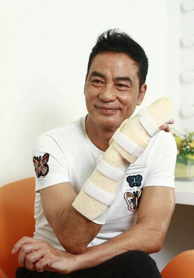 任达华:香港黑道惹不起,向华强都得给他三分薄面,却被当众刺伤