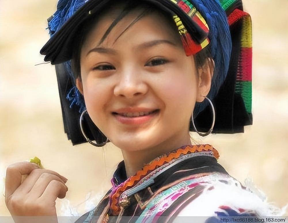 2005年,因一组照片走红网络的"天仙妹妹",已经结婚生子了
