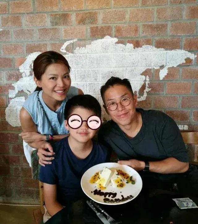 她出身富裕家庭,貌美有才,嫁林晓峰生2子,18年婚姻终结有原因