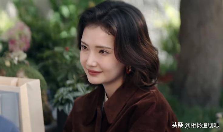 《红石榴餐厅》中她换个造型,颜值气质都变了