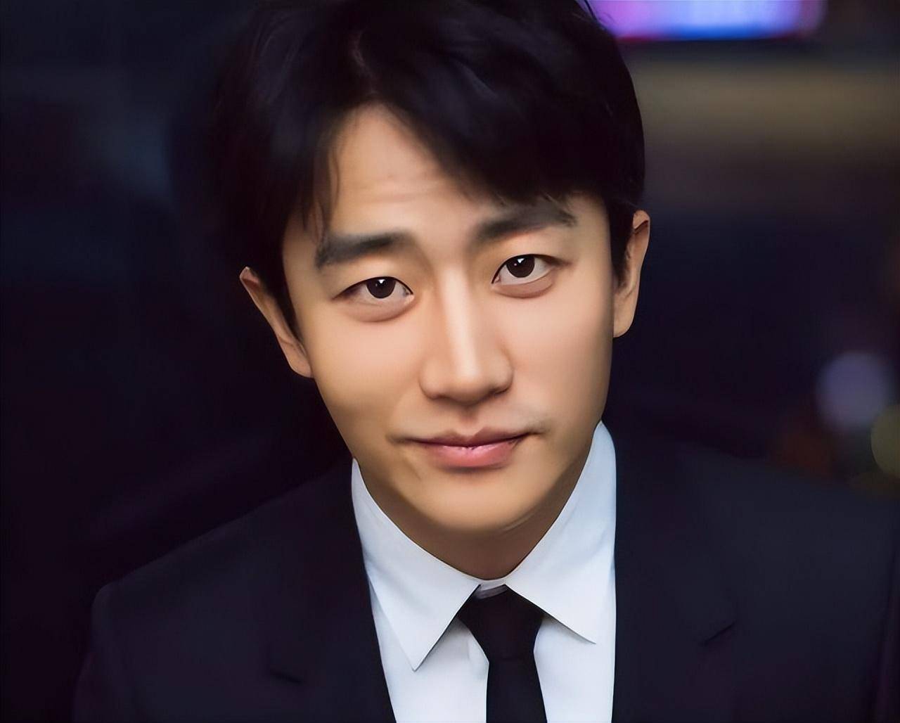 不拍戏就"消失",38岁的黄轩,已经走上了男演员的另一条大道