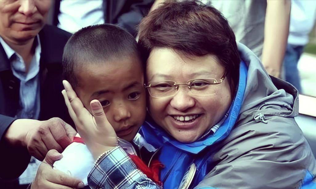 原来我们都误会了!韩红"藏"了26年的儿子,如今撕下体面见真情