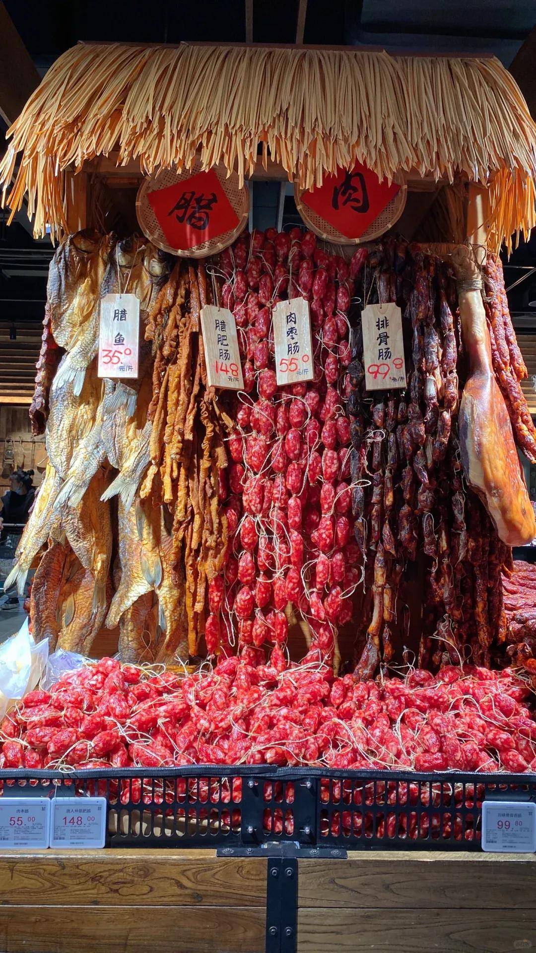 成都商超广告：从热闹街市到现代商业的艺术演绎
