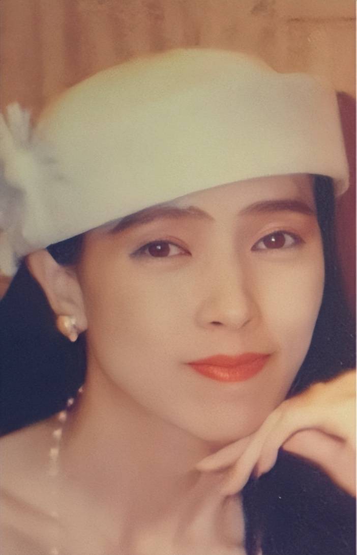 46岁起,许纯美开始与年轻男子交往,先后包养黄海明和林宗一,并与他们